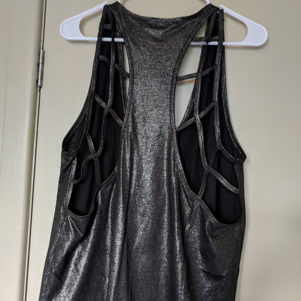 Victoria Sport shimmery tank - Picture 4 of 5